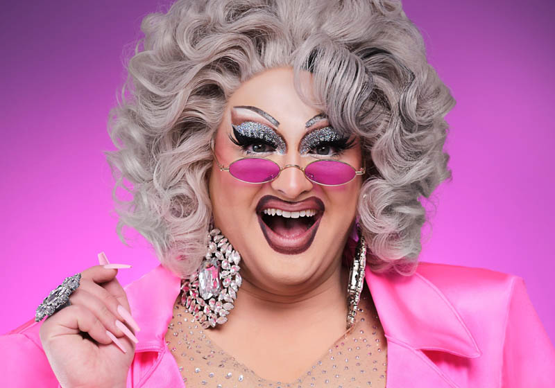 Mona de Grenoble hilarante à Ça finit bien la semaine!