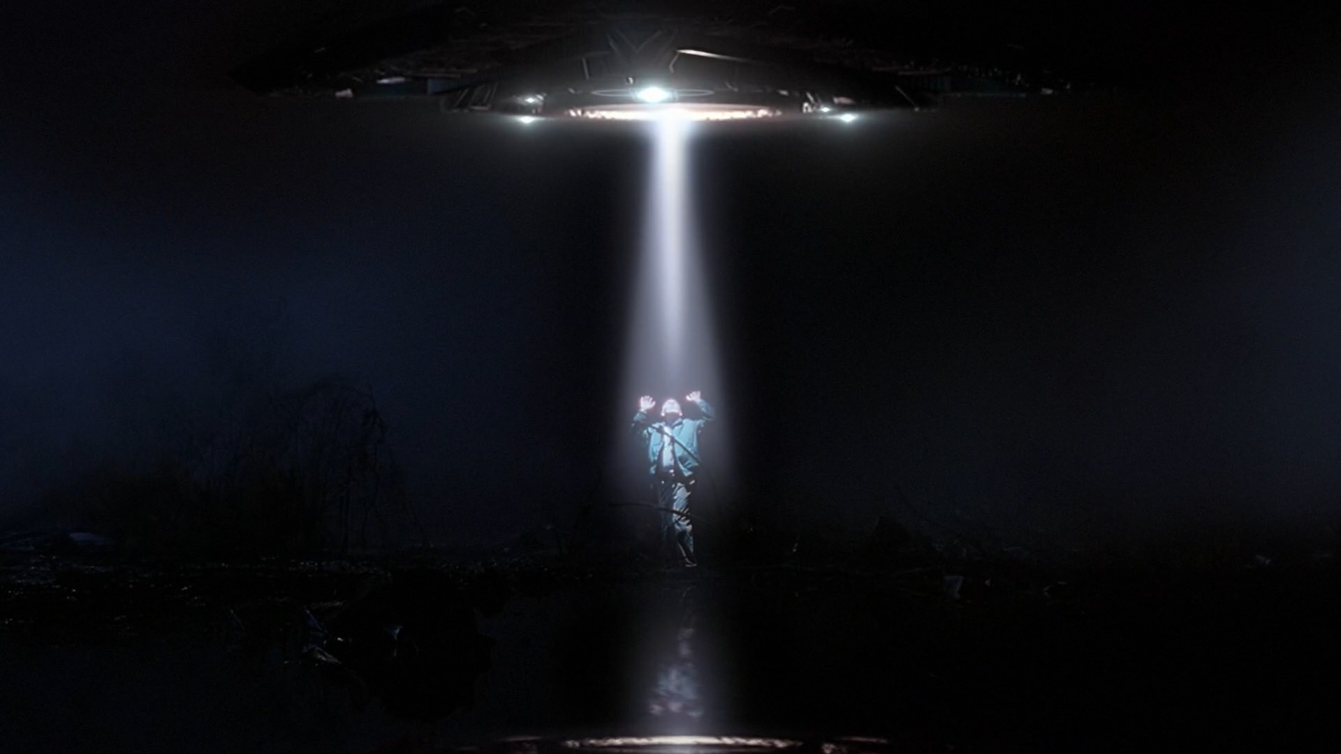 Elle raconte son enlèvement par les extraterrestres, et c’est pas clair.
