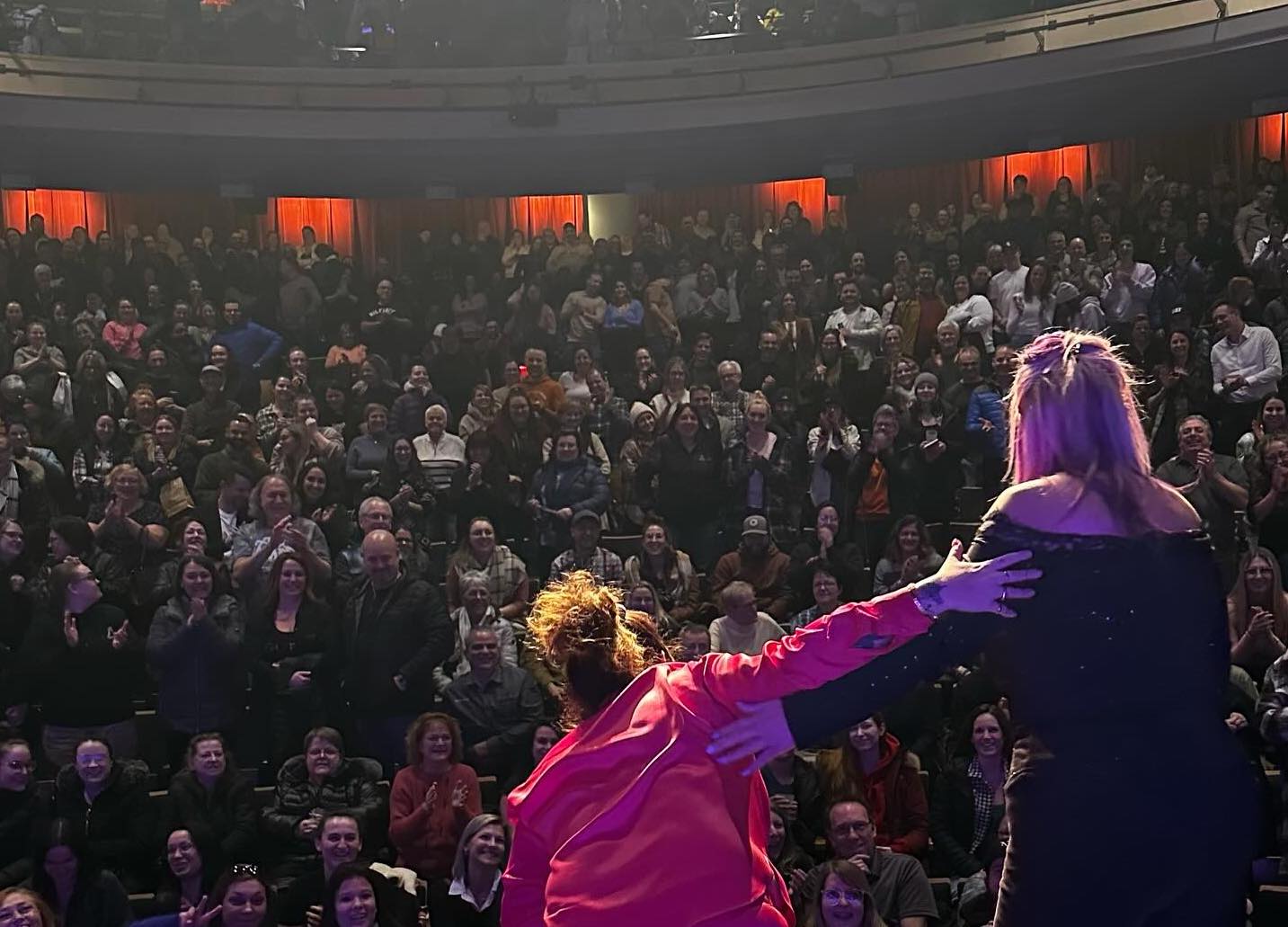 Mariana Mazza partage une photo démontrant son amour pour le public saguenéen