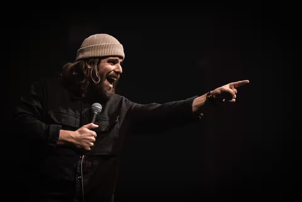 P-O Forget parodie les conjoints toxiques et c’est vraiment bien joué