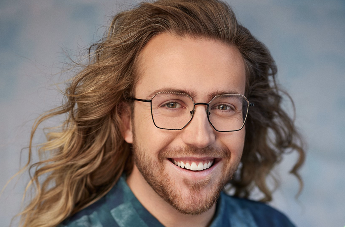 Mathieu Dufour reçoit un cadeau unique au spectacle de Taylor Swift