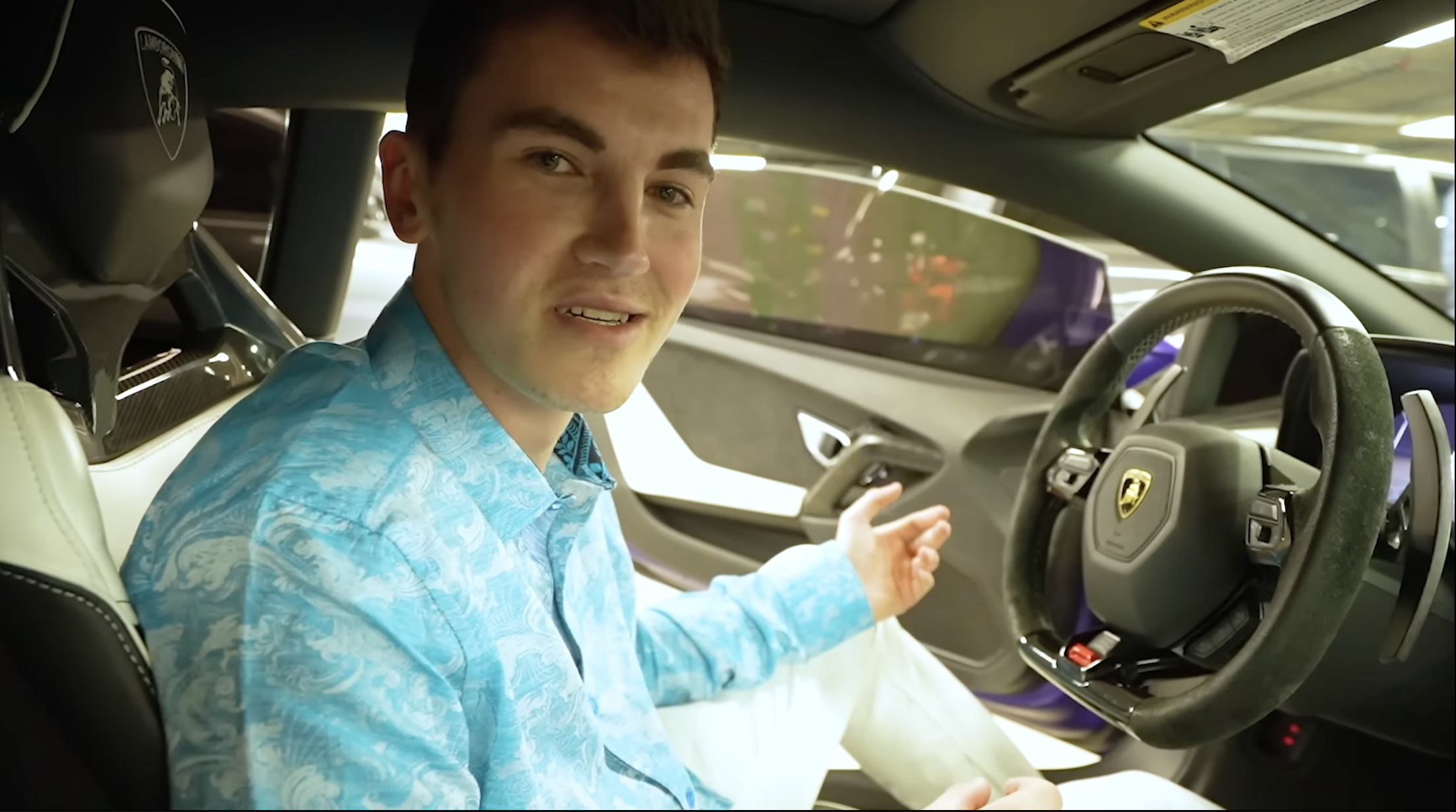 Ce Youtubeur québécois s’offre une Lamborghini à seulement 22 ans!