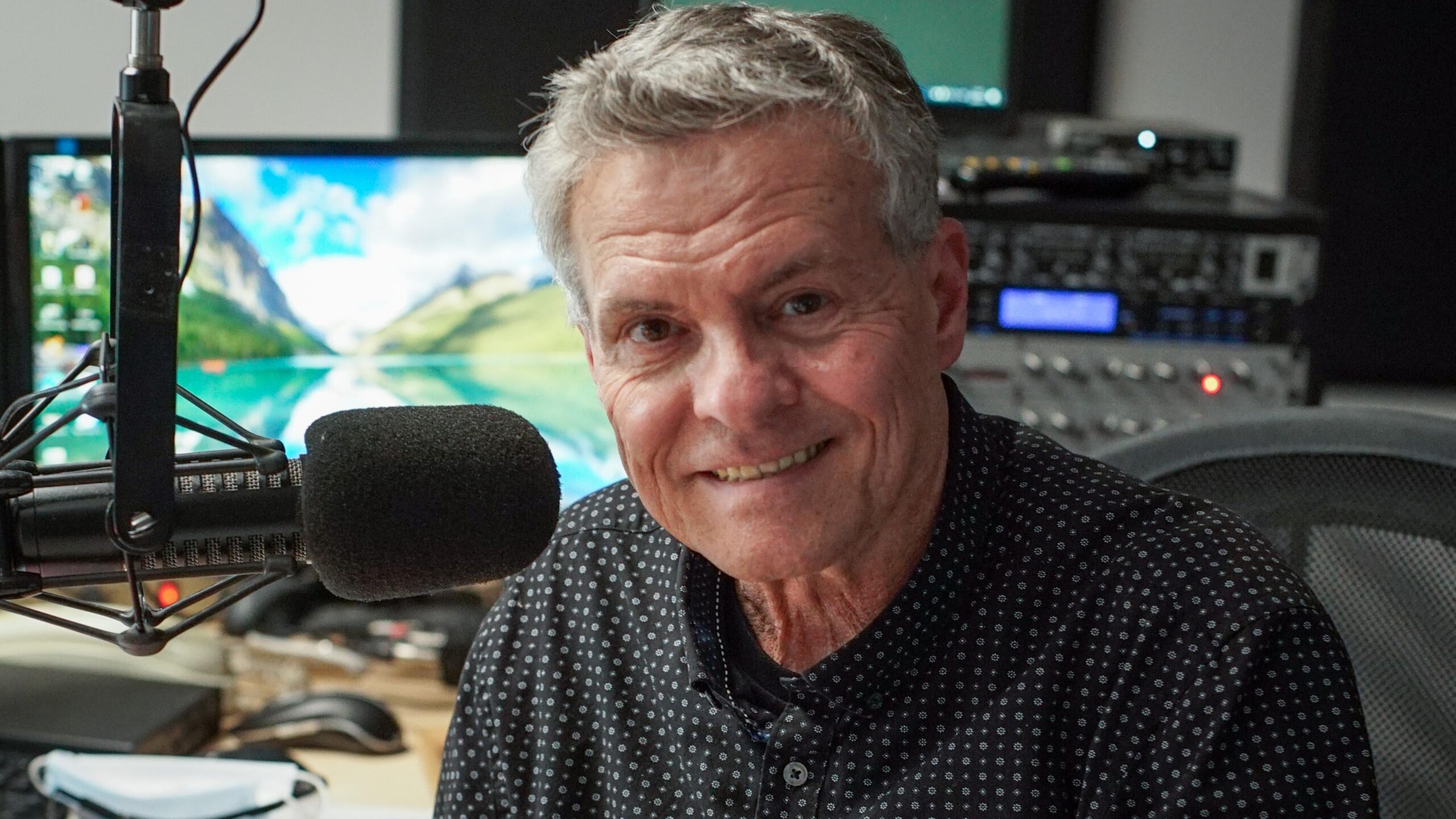 Stéphane Laporte rend un vibrant hommage à son ami Paul Houde pendant les JO