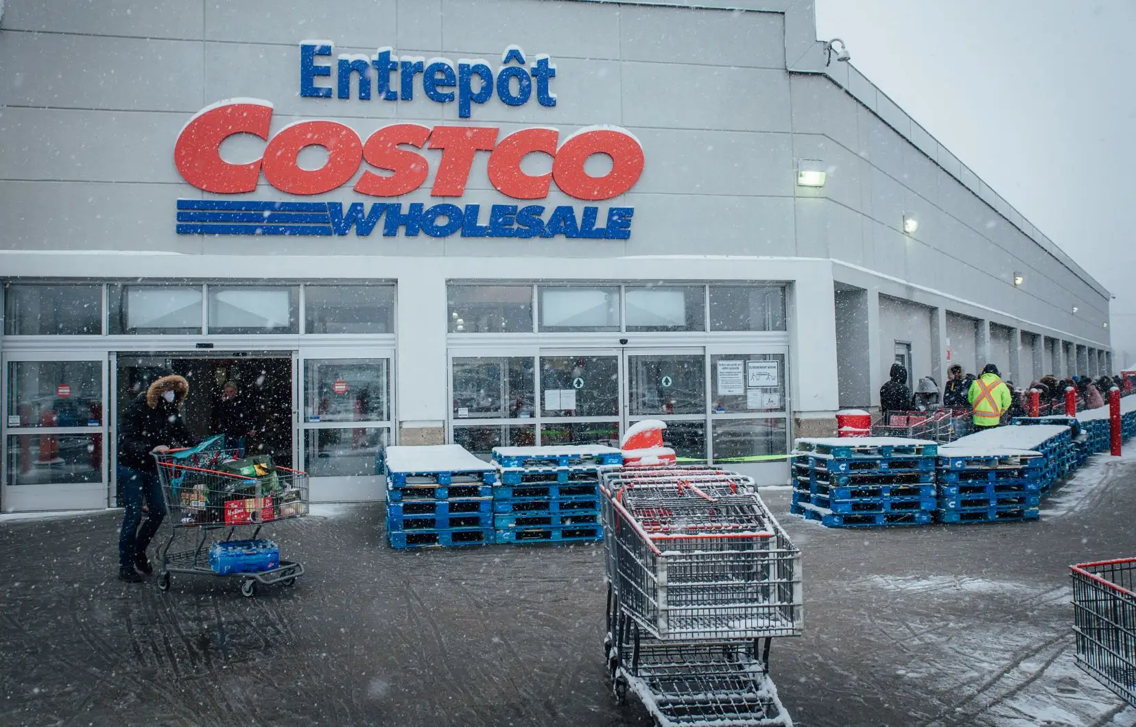 Un humoriste DÉMOLIT une vieille dame au Costco