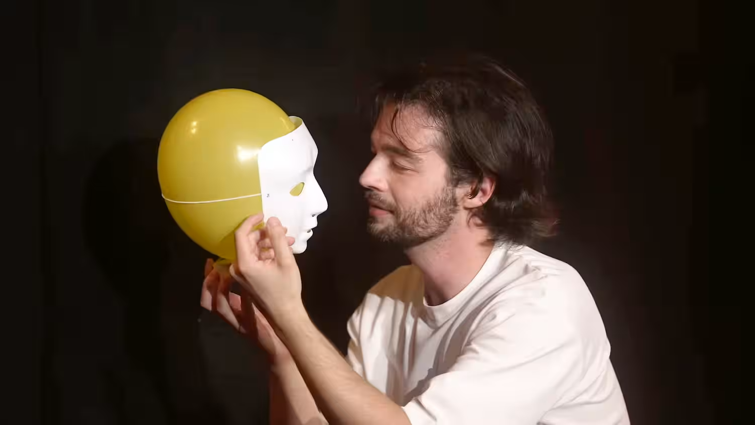 Un autre humoriste québécois présente son spectacle complet sur YouTube