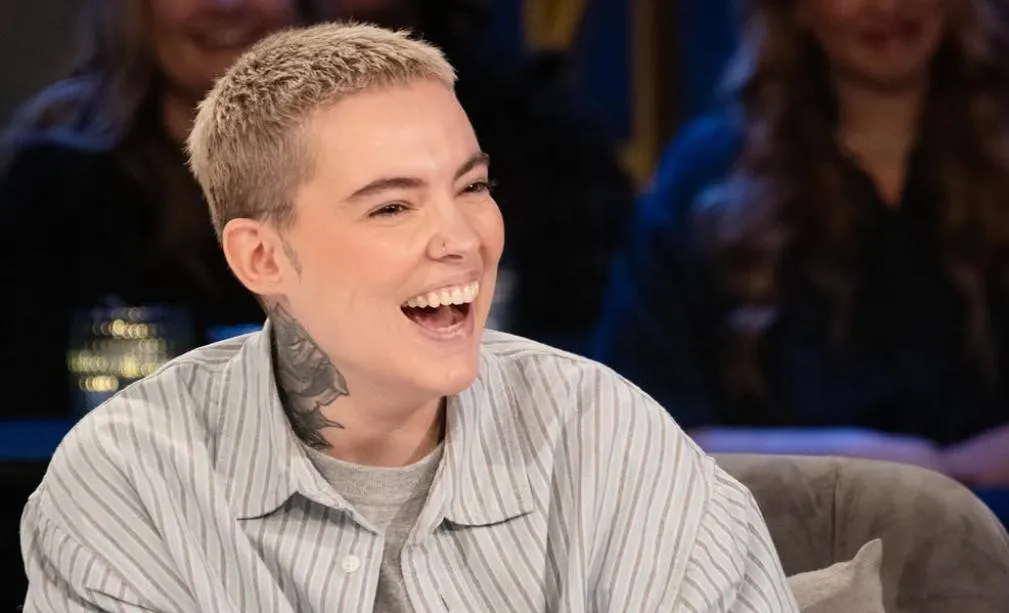 Roxane Bruneau ramasse un internaute insultant