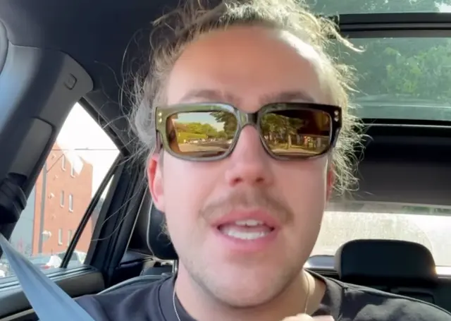 Mathieu Dufour DÉMOLIT une femme qui lui a manqué de respect