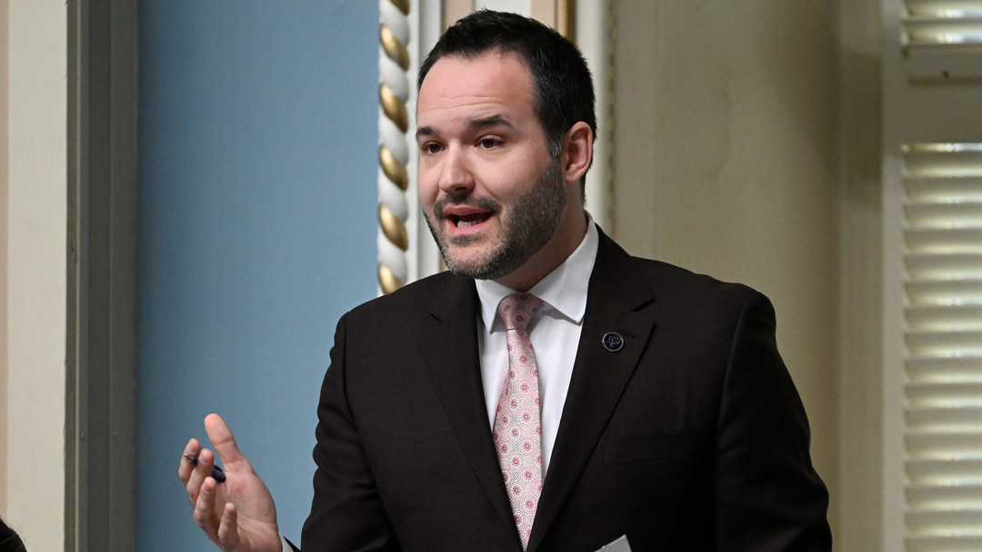 Le ministre de la culture s’est fait prendre par une humoriste en spectacle